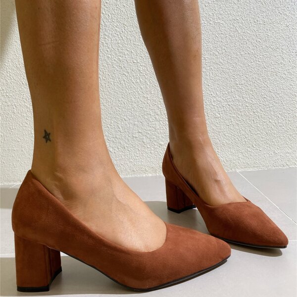 

Minimalist Chunky Court Heels, Brown