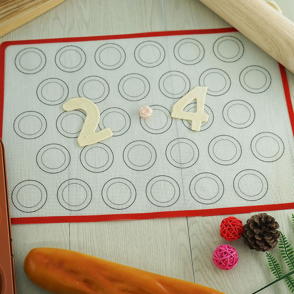 

Circle Pattern Silicone Kneading Pad, Red