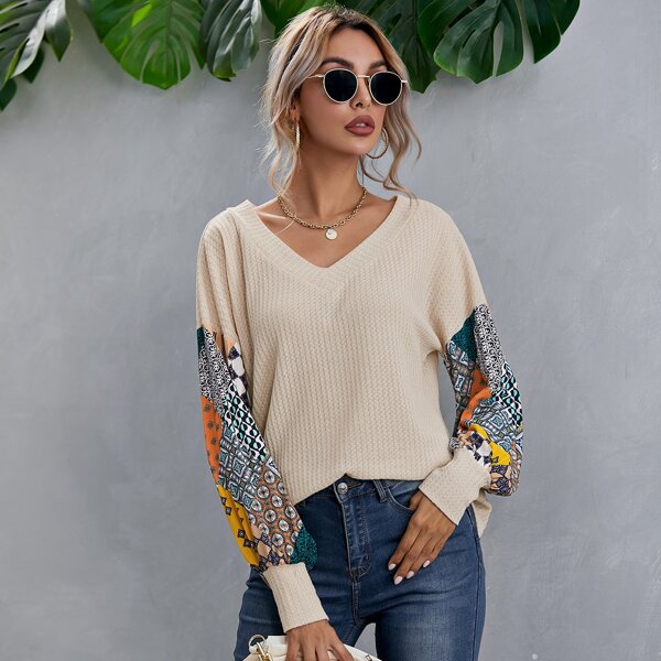 

Geo Panel V-neck Waffle Tee, Beige