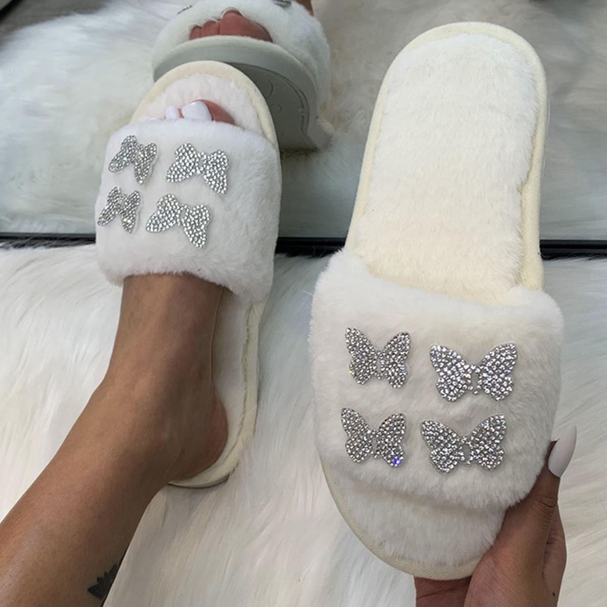 

Butterfly Decor Minimalist Fluffy Slippers, White