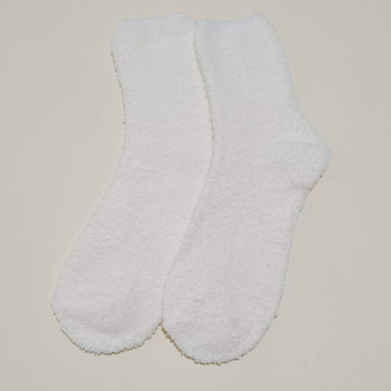 

Solid Fuzzy Crew Socks, White