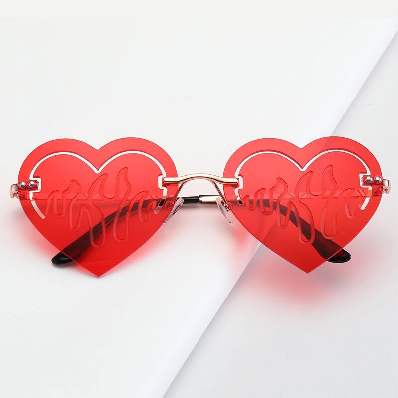 

Flame Pattern Heart Frame Sunglasses