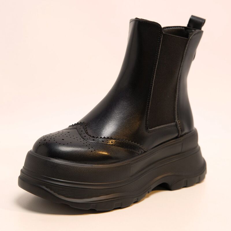 

Flatform Chelsea Boots, Black