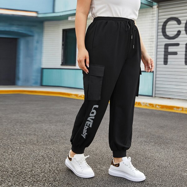 

Plus Letter Graphic Pocket Detail Drawstring Waist Sweatpants, Black