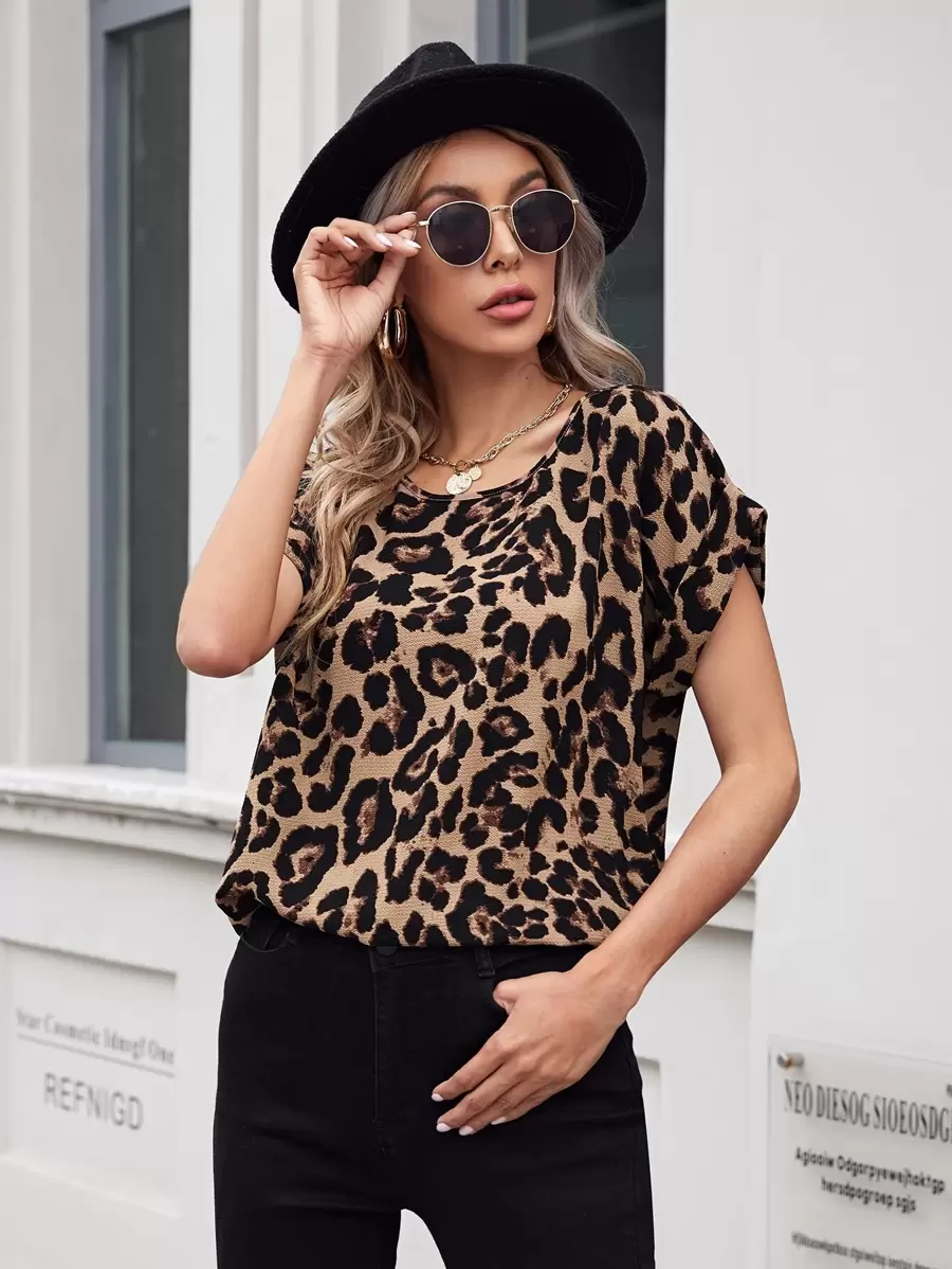 SHEIN LUNE Blusa con mangas con puños estampado de leopardo - Caqui - Ver 1