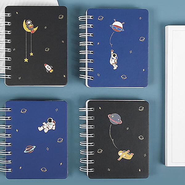 

1pc Cartoon Graphic Random Notebook, Multicolor