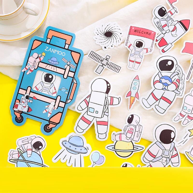 

40pcs Cartoon Astronaut Sticker, Multicolor
