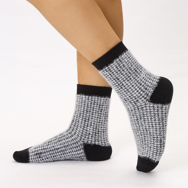 

Plaid Pattern Socks, Black and white