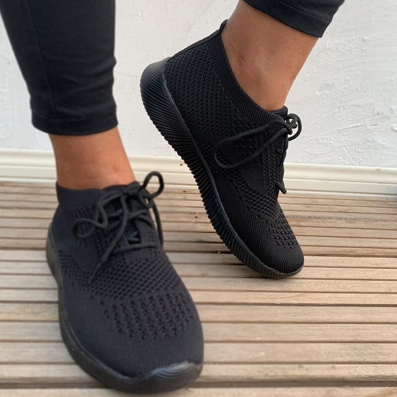 

Lace Up Decor Breathable Sneakers, Black