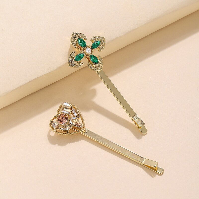 

2pcs Rhinestone Heart Hair Clip, Multicolor