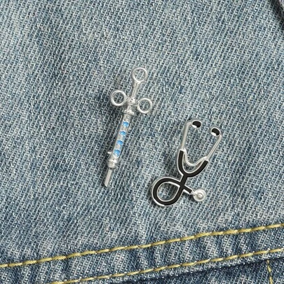 2入組聽筒和注射器設計胸針