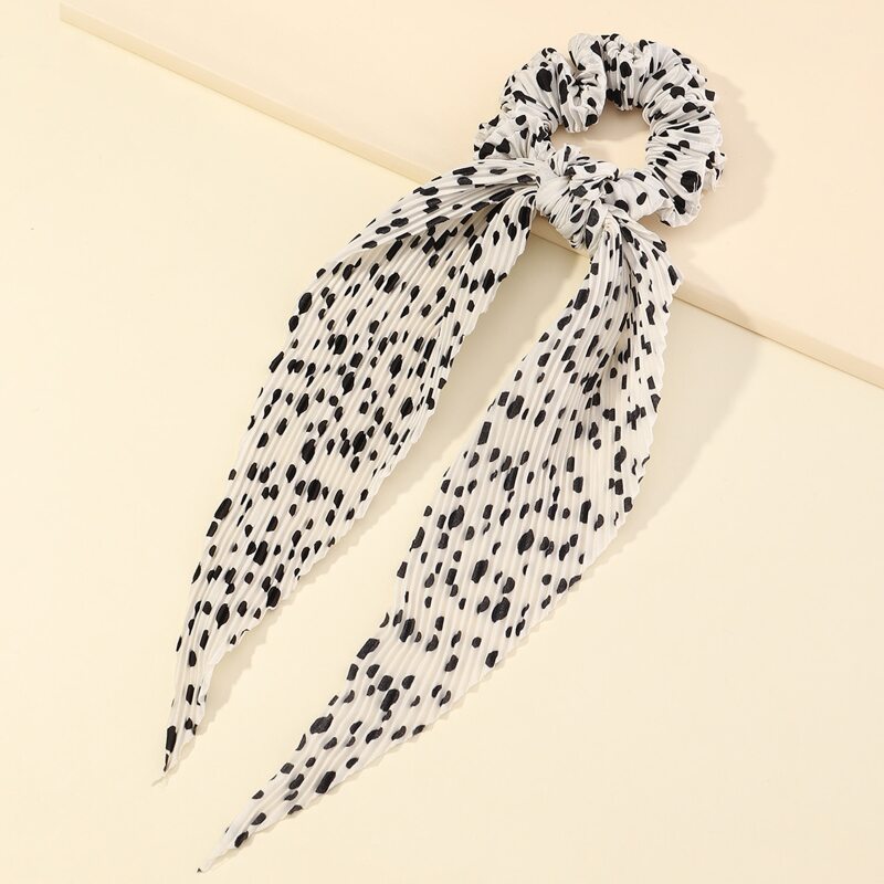 

Dalmatian Pleated Scrunchie Scarf, White