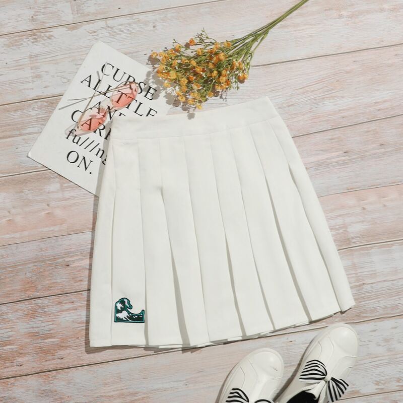 

Wave Embroidery Pleated Skirt, White
