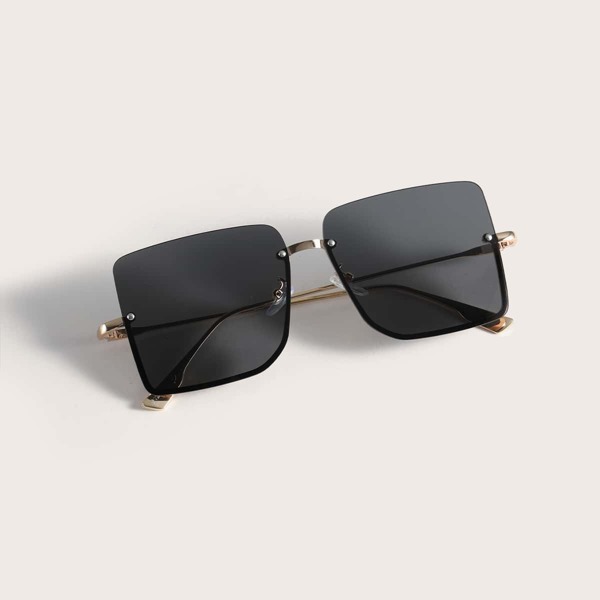 

Rivet Decor Sunglasses