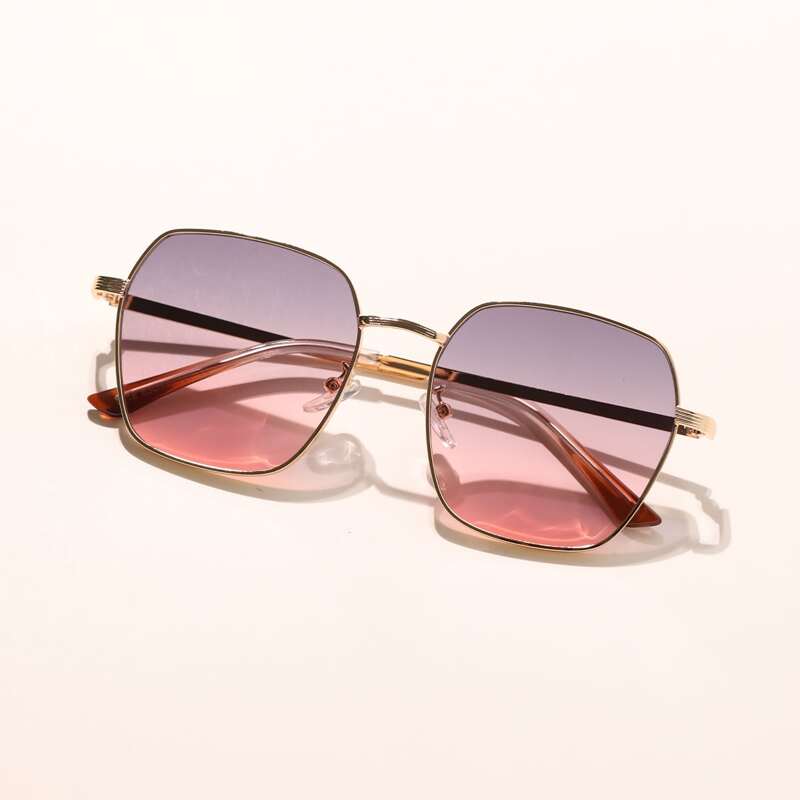 

Metal Frame Tinted Lens Sunglasses