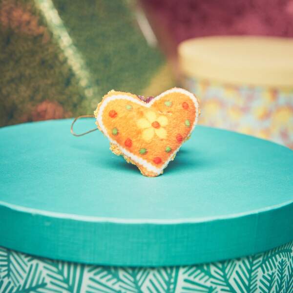 

Heart Design Plush Cat Toy, Orange
