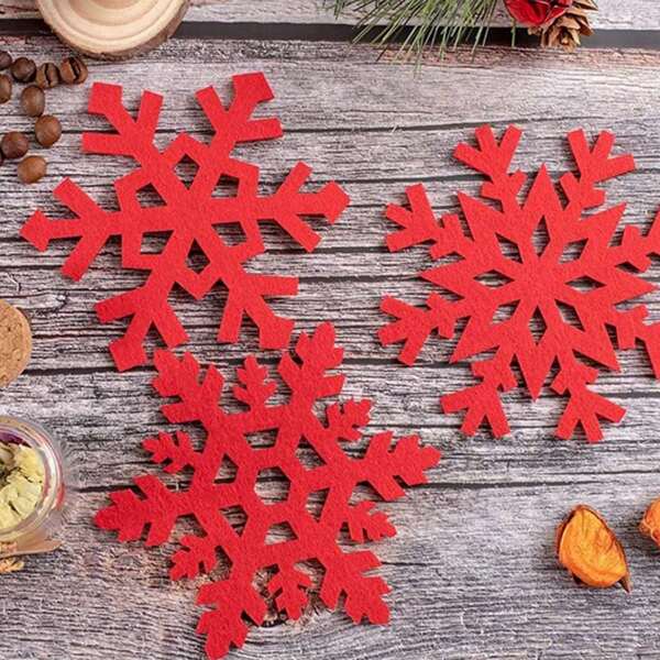 

4pcs Hollow Snowflake Coaster, Red