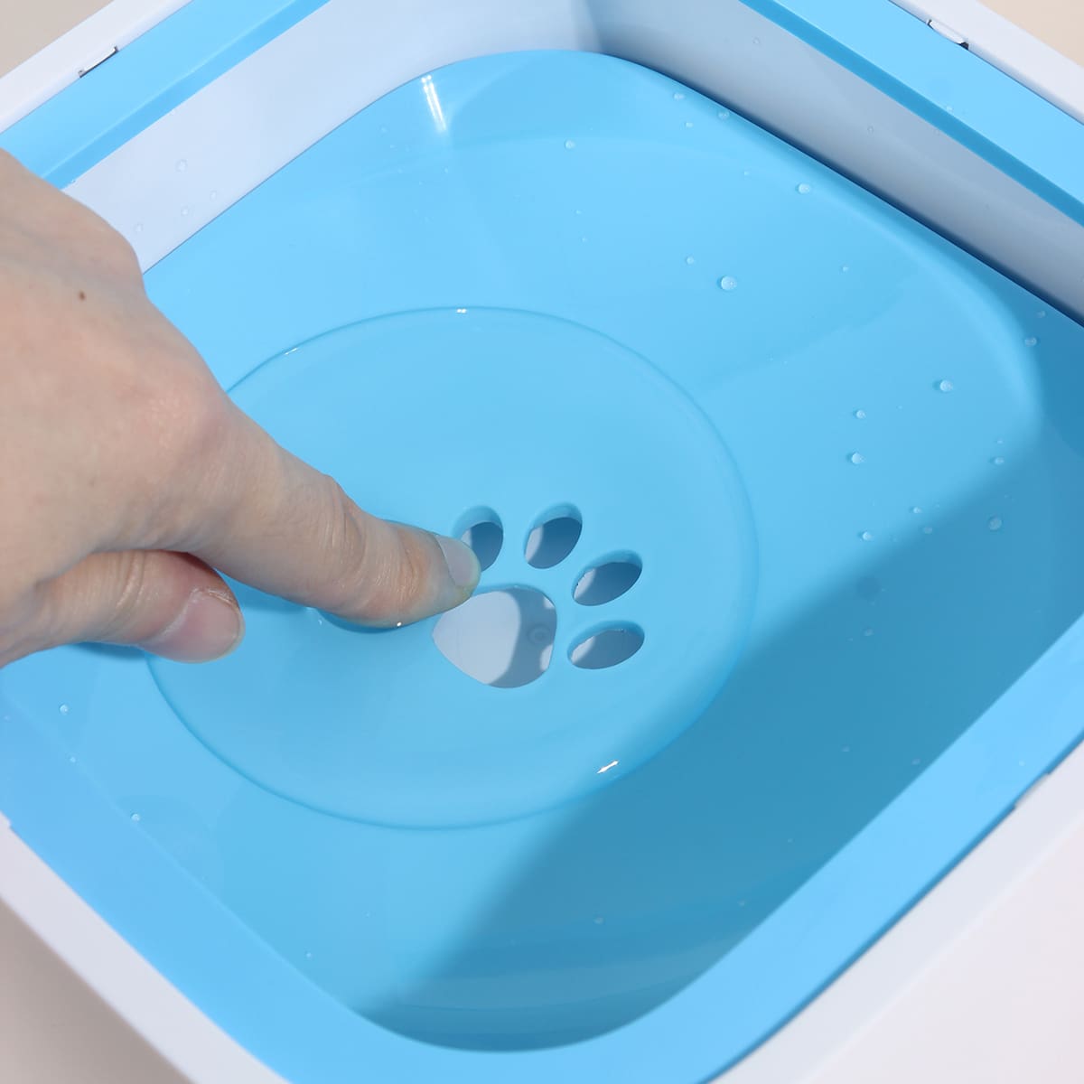 

Colorblock Non-Wetting Mouth Dog Water Bowl, Blue