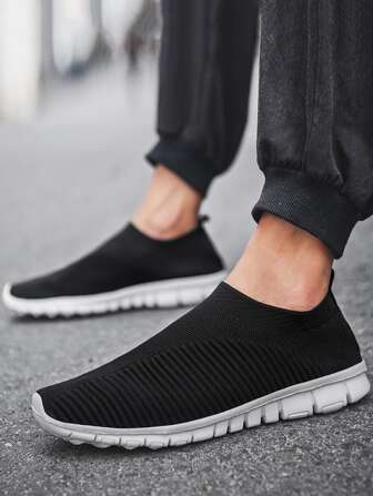 Men Minimalist Knit Slip On Sneakers