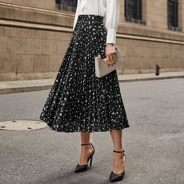 

Allover Print Pleated Skirt, Black