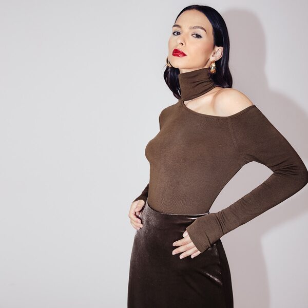 

Solid Cut Out Shoulder Tee, Coffee brown