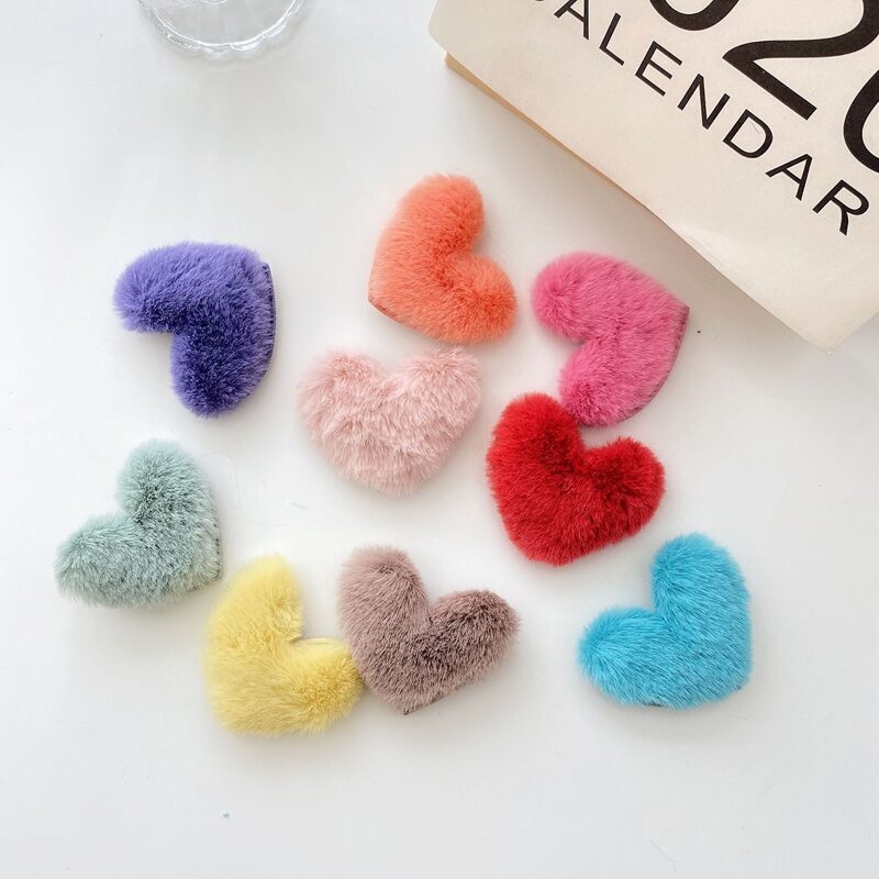 

2pcs Random Fluffy Heart Hair Clip, Multicolor