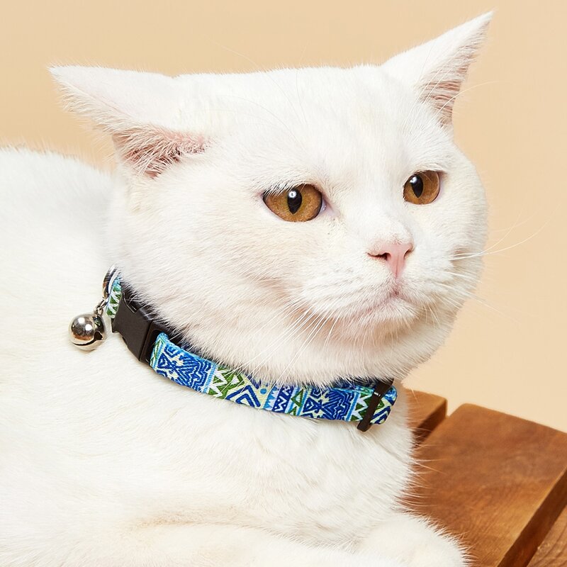 

Geometric Pattern Bell Decor Cat Collar, Multicolor
