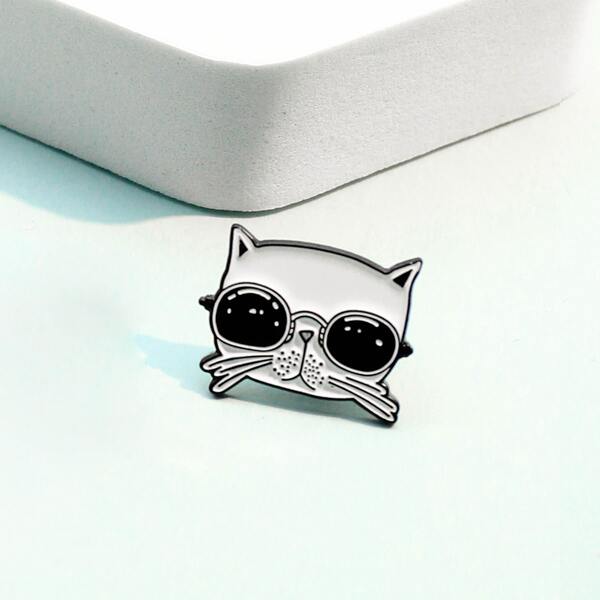 

Kids Cartoon Design Brooch, White