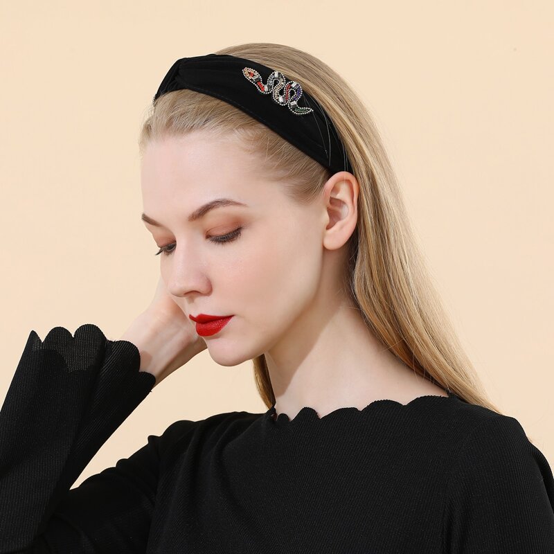 

Serpentine Decor Hair Hoop, Black