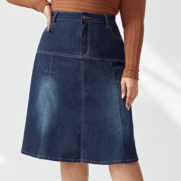

Plus Dark Wash High Waist Denim Skirt