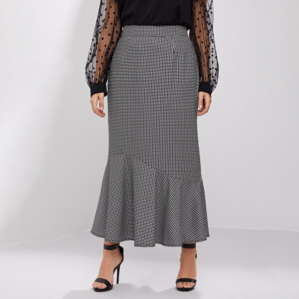 

Plus Houndstooth Ruffle Hem Skirt, Black and white