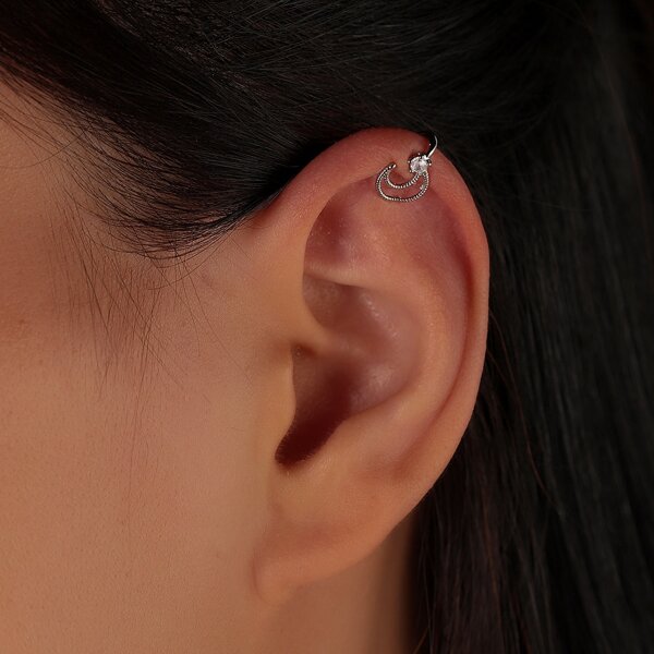 

1pc Moon Decor Ear Cuff, Silver