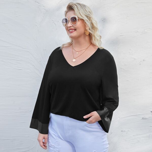 

Plus Contrast Cuff V-neck Tee, Black