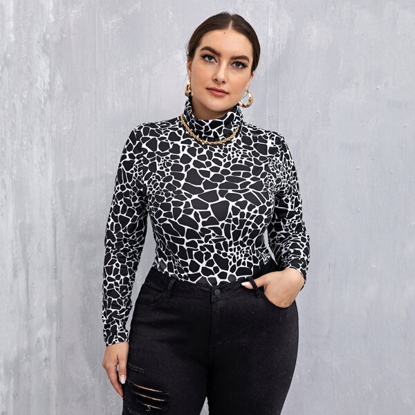 

Plus Mock Neck Geo Print Tee, Black and white