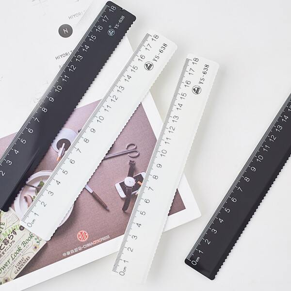 

2pcs Random Color Ruler, Black and white