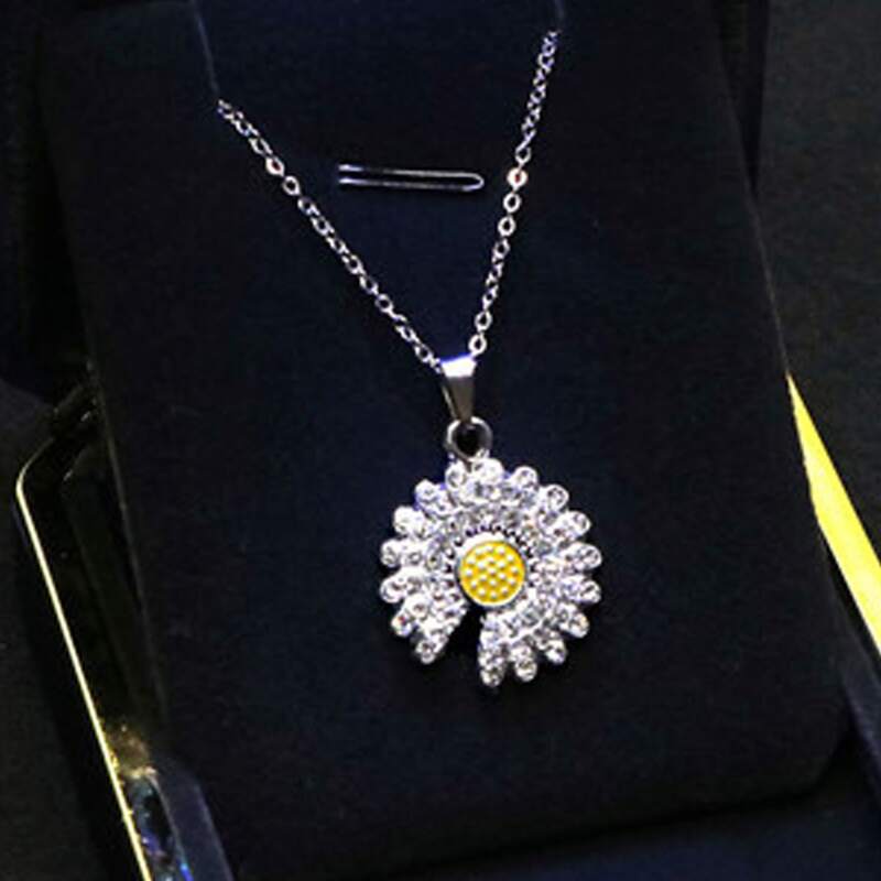 

Rhinestone Daisy Pendant Necklace, Silver