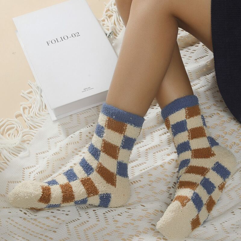 

1pair Plaid Pattern Fuzzy Socks, Multicolor