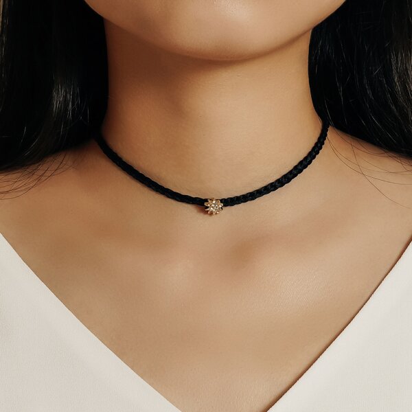 

Rhinestone Star Decor Necklace, Black