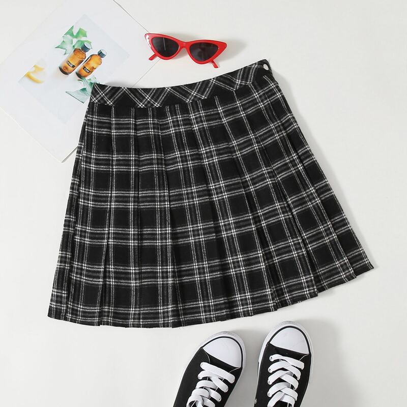 

Plaid Pleated Skirt, Black and white