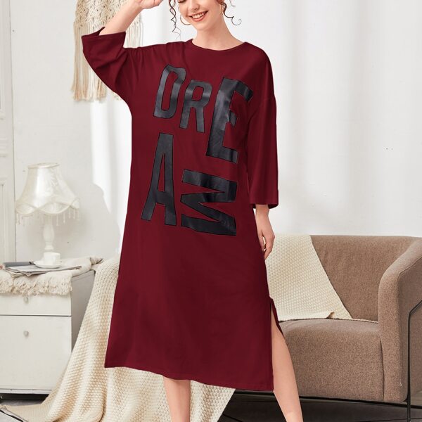 

Drop Shoulder Split Hem Letter Graphic Nightdress, Maroon