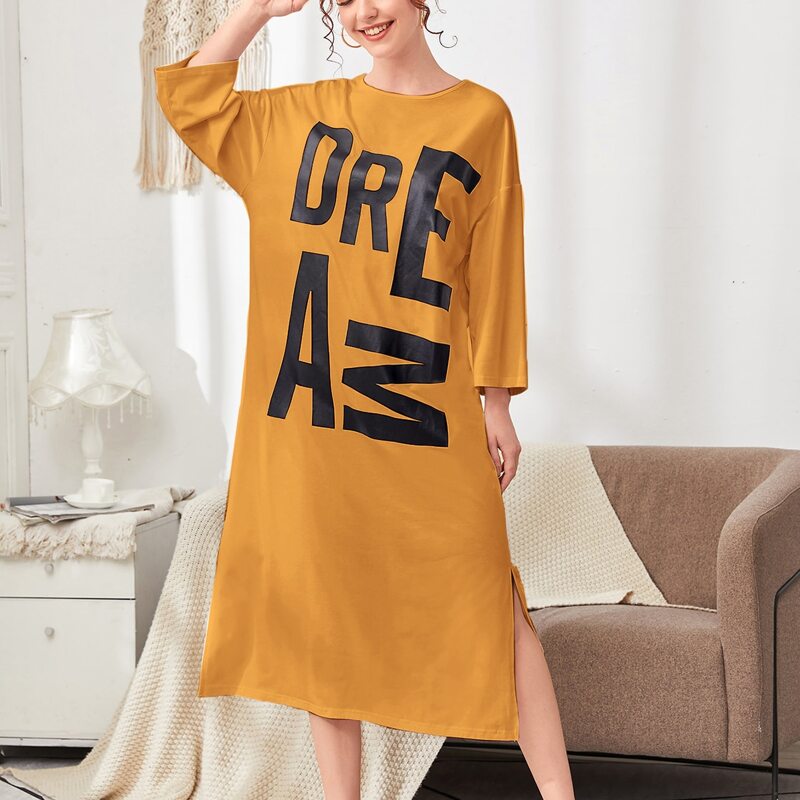 

Drop Shoulder Split Hem Letter Graphic Nightdress, Mustard yellow