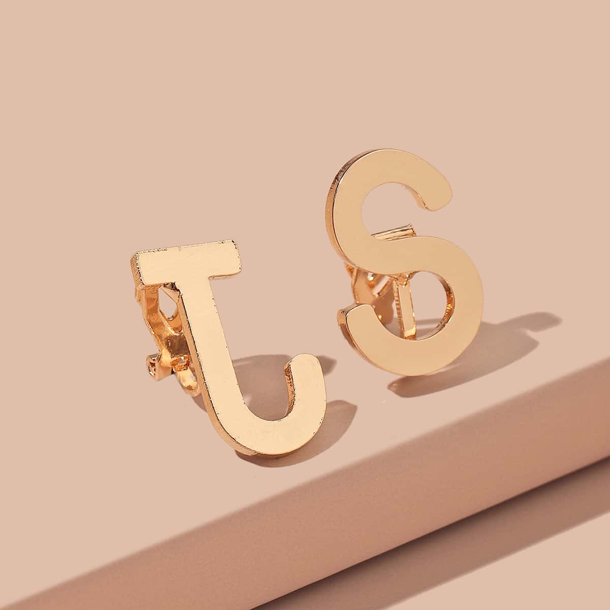 

2pcs Letter Ear Cuff, Gold
