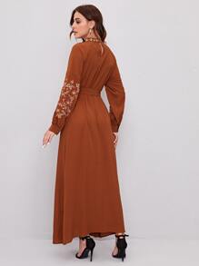 Mulvari Kaftan & Jalabiya Thắt lưng Nút Thêu Hoa Khiêm tốn - Rỉ Nâu - Xem 2
