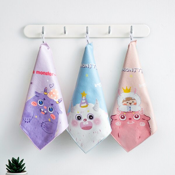 

1pc Cartoon Graphic Random Towel, Multicolor