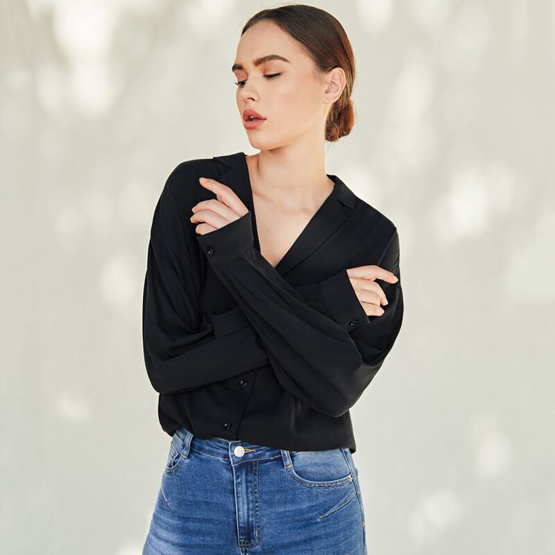 

Drop Shoulder Buttoned Blouse, Black