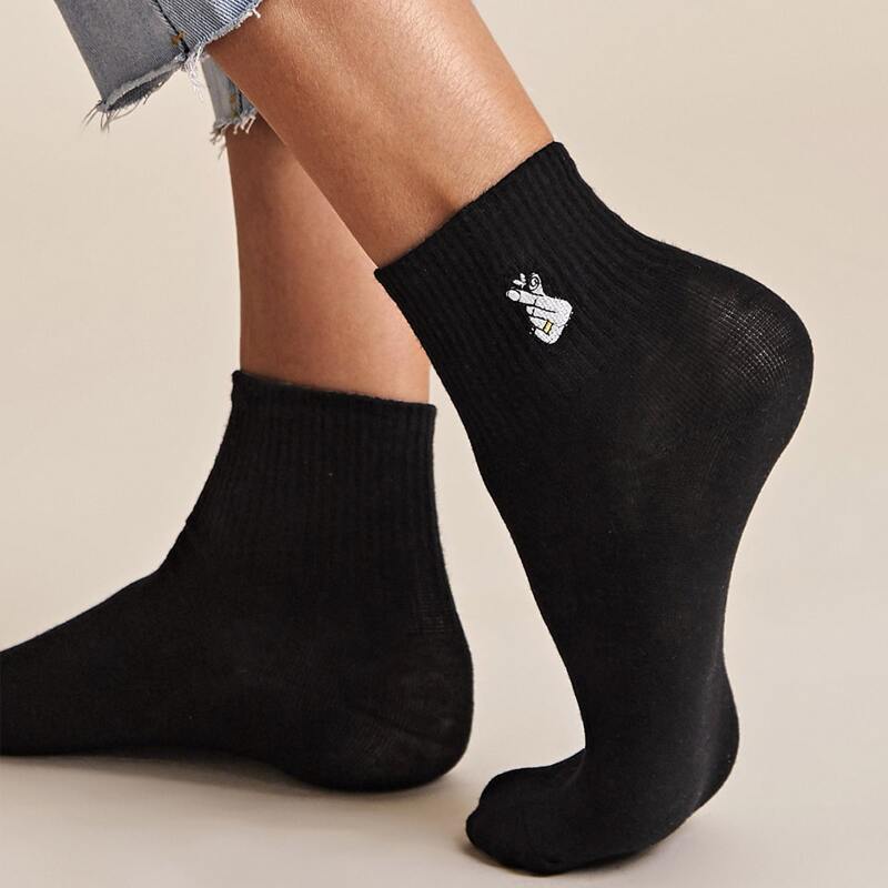 

1pair Gesture Embroidery Crew Socks, Black