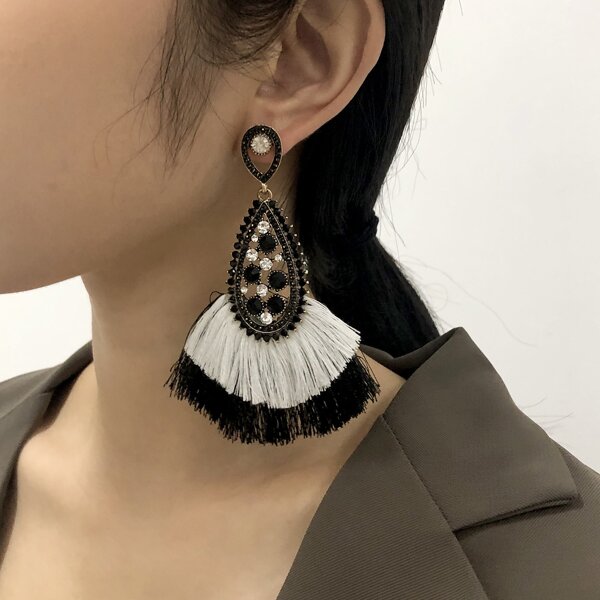 

Tassel Decor Drop Earrings, Black and white