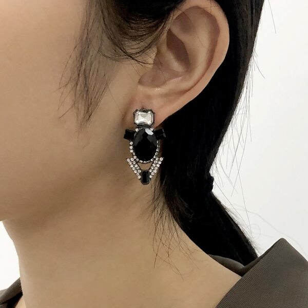 

Rhinestone Decor Stud Earrings, Black