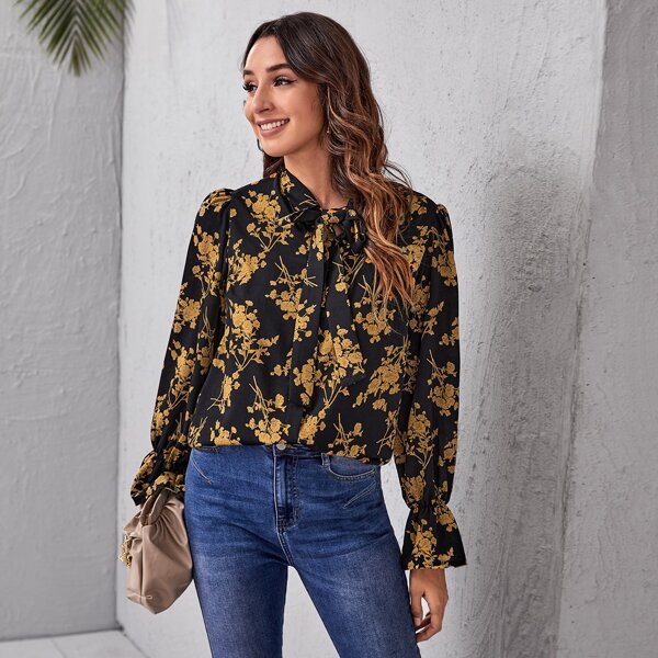 

Tie Neck Bell Sleeve Floral Print Top, Multicolor