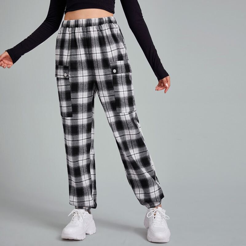 

Pocket Front Plaid Joggers, Black and white